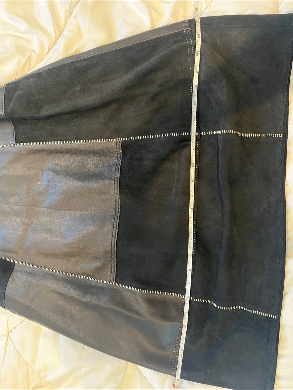 Designer Quiet LuxuryBlack Mixed Media Midi Dress with Short Sleeves and Pockets - Picture 7 of 15